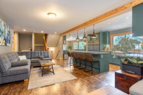 CHALET WHISTLER 8BR plus Movie Room PRIVATE Hot Tub Sauna & Putting Green by Harmony Whistler